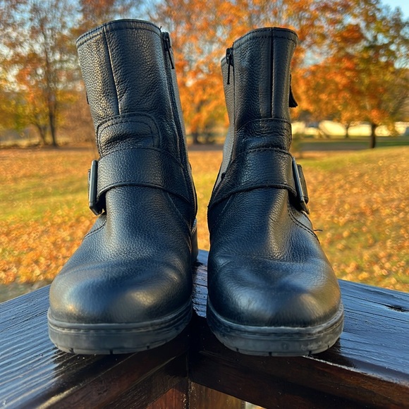 Clarks Booties Women’s Size 7 - Picture 2 of 14